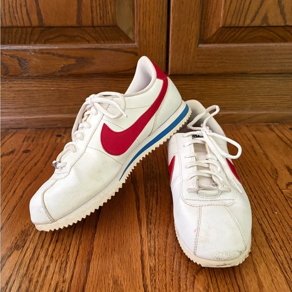 Nike Kids White Sneakers with Red Swoosh and Blue Accent - Size 7Y